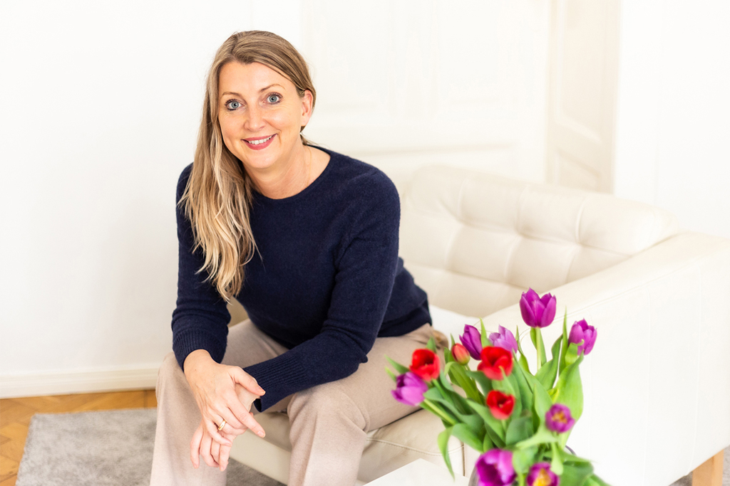 Authentisches Praxisportrait von Julia Hoefler-Bruch für die Website ihrer psychotherapeutischen Praxis