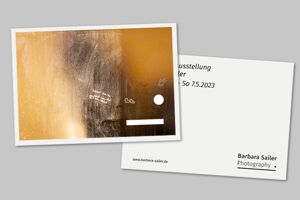 Gestaltete Postkarte als Einladung mit Fotografie auf der Vorderseite. Designbeispiel für ein fotografisches Projekt in Köln.