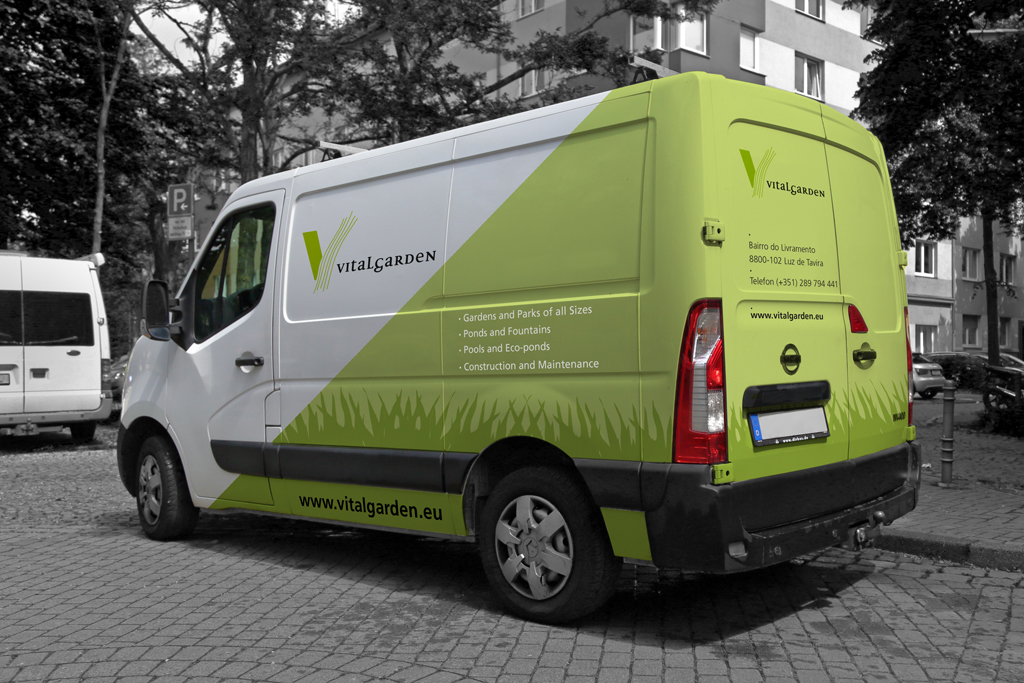 Fahrzeugbeschriftung auf einem Transporter für einen Landschaftsarchitekten