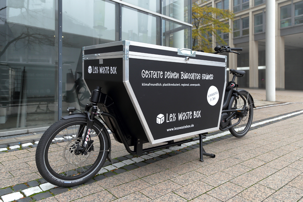 Fahrzeugbeschriftung mit Logo auf einem Lieferdienst-Lastenrad in Köln